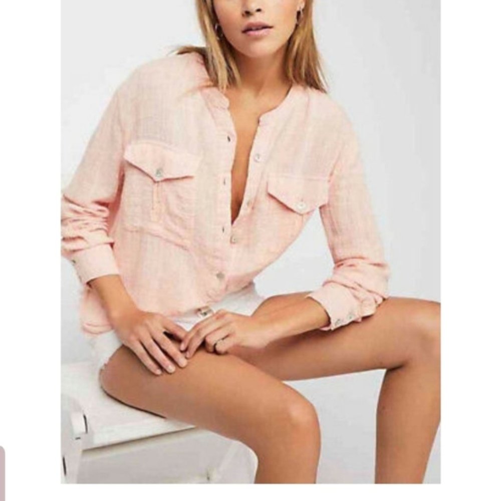 Free People Peach Raw Hem 4 Button Crinkle Top New with Tags.